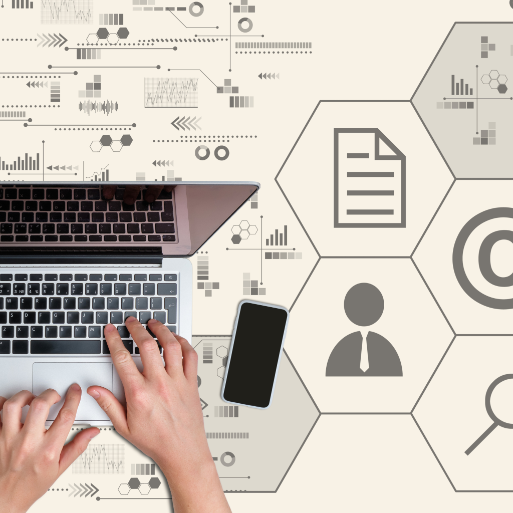 Escritor registrando su obra literaria en el registro de la propiedad intelectual en España.